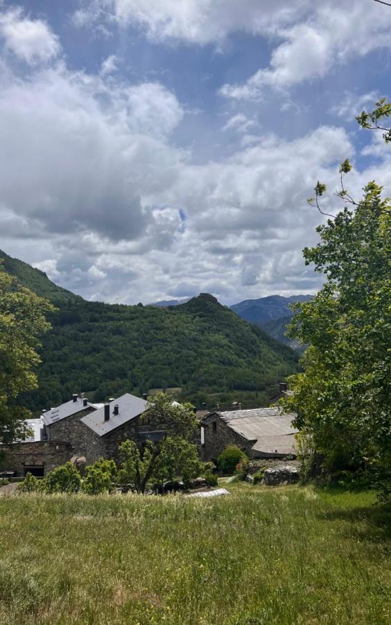 Apartamentos Turisticos: Tu Casa En Sahun المظهر الخارجي الصورة