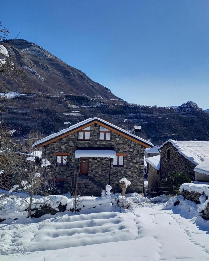 Apartamentos Turisticos: Tu Casa En Sahun المظهر الخارجي الصورة