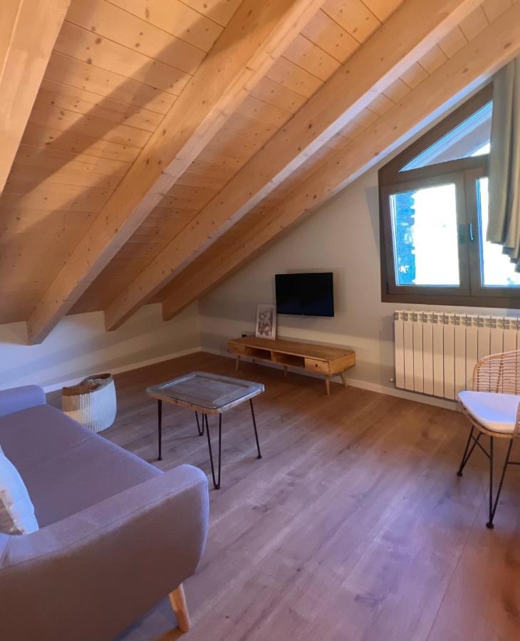 Apartamentos Turisticos: Tu Casa En Sahun المظهر الخارجي الصورة