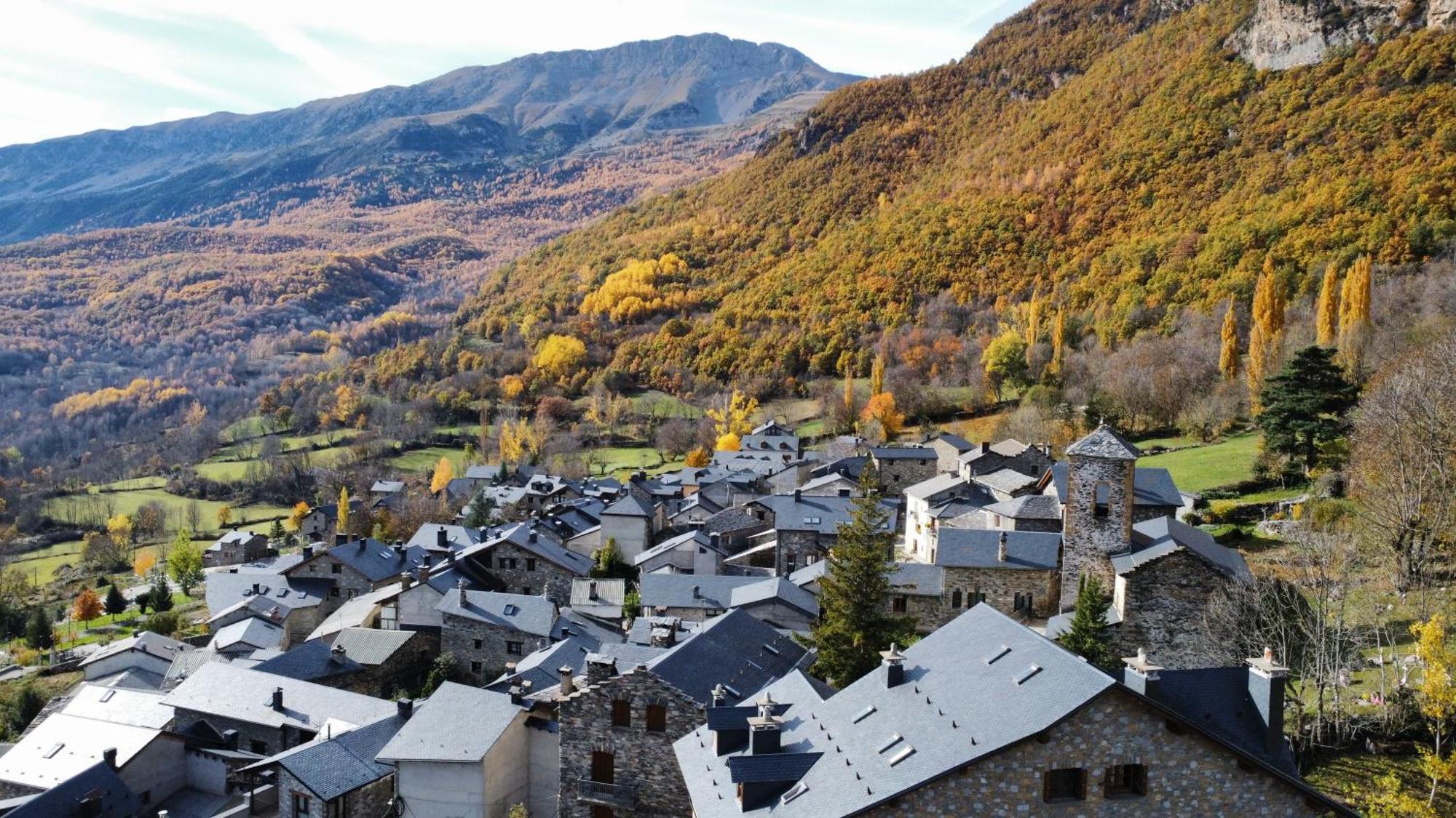 Apartamentos Turisticos: Tu Casa En Sahun المظهر الخارجي الصورة