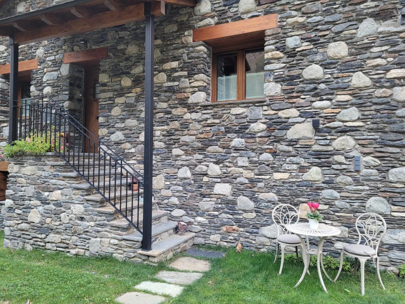 Apartamentos Turisticos: Tu Casa En Sahun المظهر الخارجي الصورة